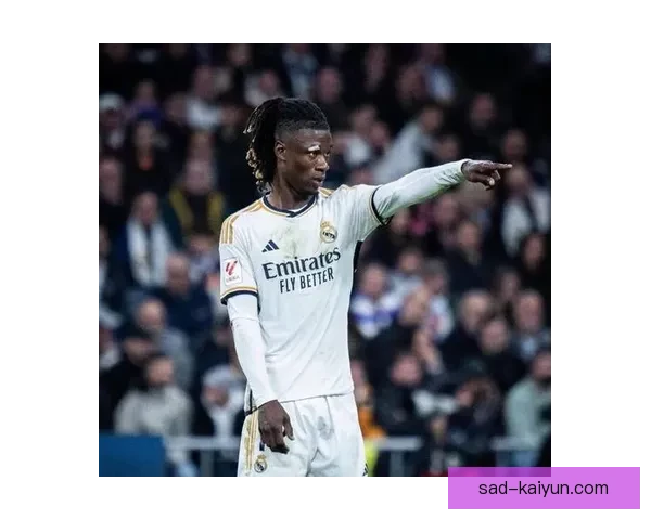 卡马文加比赛阅读能力持续提升，防守预判与中场控制表现稳健